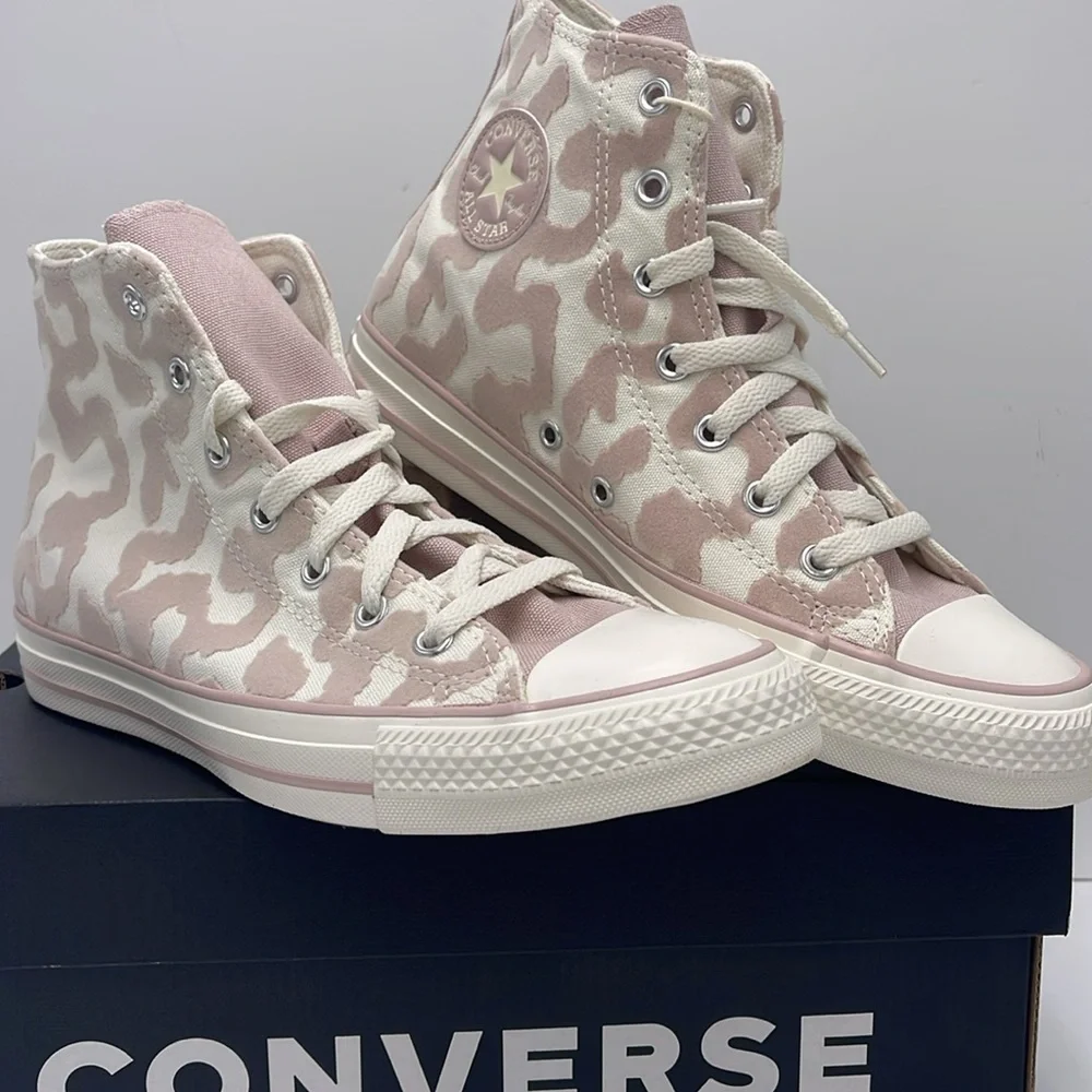 Converse Kids A10047F
CTAS HI
EGRET/FLUSH STONE/EGRET Sneakers - Picture 5 of 16